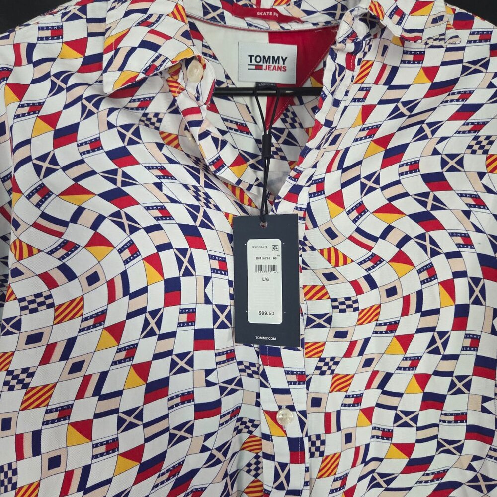 NWT Tommy Jeans Shirt Mens Small White Archive Flag Print Skate Fit Skateboard - Picture 3 of 7